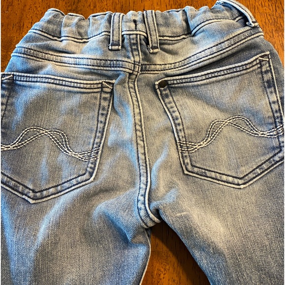 Denim kids jeans.  Size 4–5.  Super soft, elastic waist with adjustment bands - Picture 11 of 11